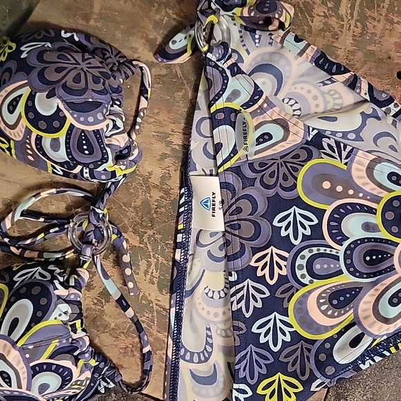 Firefly Groovy Triangle bikini - Picture 2 of 4